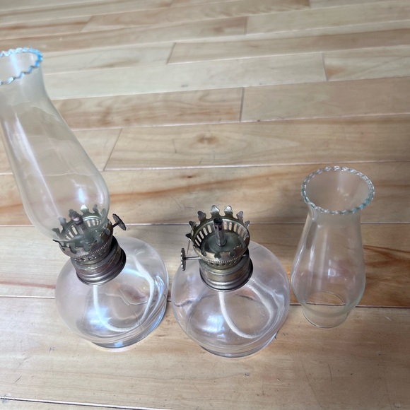 Vintage Glass Oil Lamps with Metal Accents, made in Italy - Picture 4 of 6